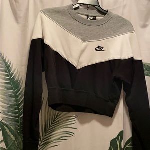 Nike crew neck crop sweatshirt
